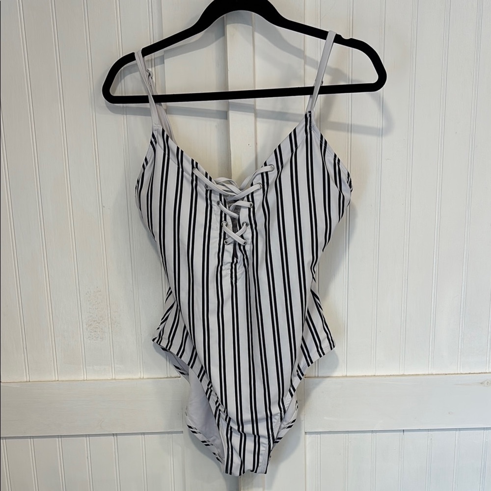 Nautica vertical Striped Black & White, adjustable straps, padded bra size XL